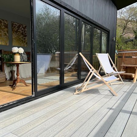 Luxury Lodge In The Treetops Llanbrynmair Esterno foto